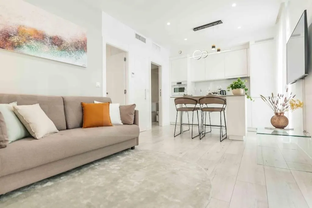 Tranquil & Bright Apartment With Parking By Rems Malaga 0*,