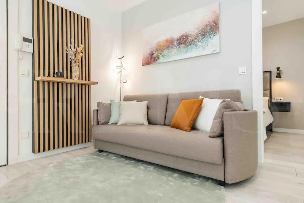 Tranquil & Bright Apartment With Parking By Rems Malaga
