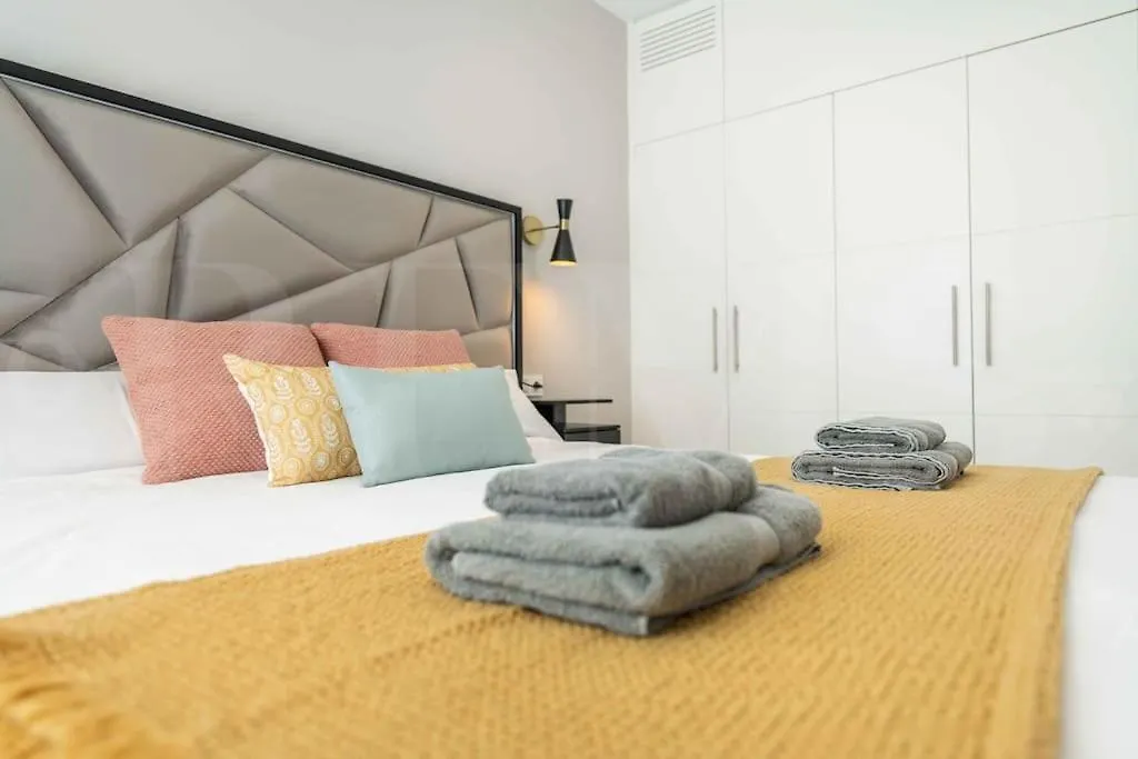 Tranquil & Bright Apartment With Parking By Rems Малага 0*,  Испания
