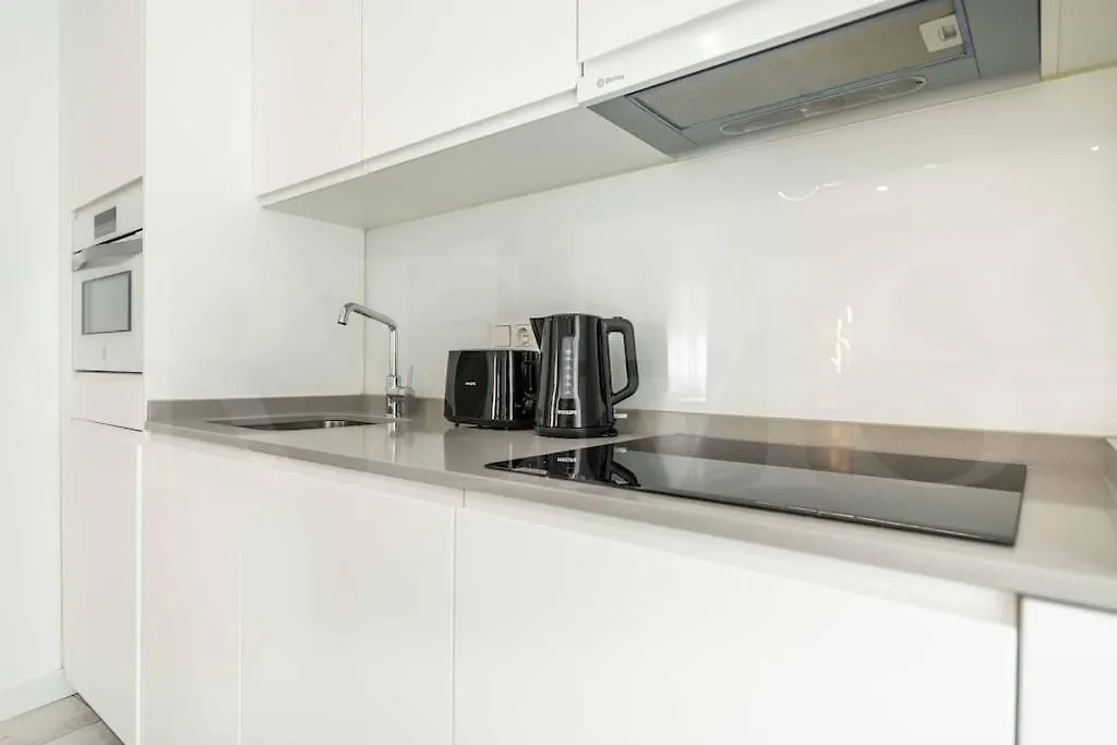 Tranquil & Bright Apartment With Parking By Rems Малага