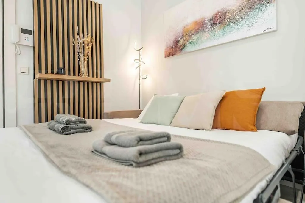 Tranquil & Bright Apartment With Parking By Rems Malaga