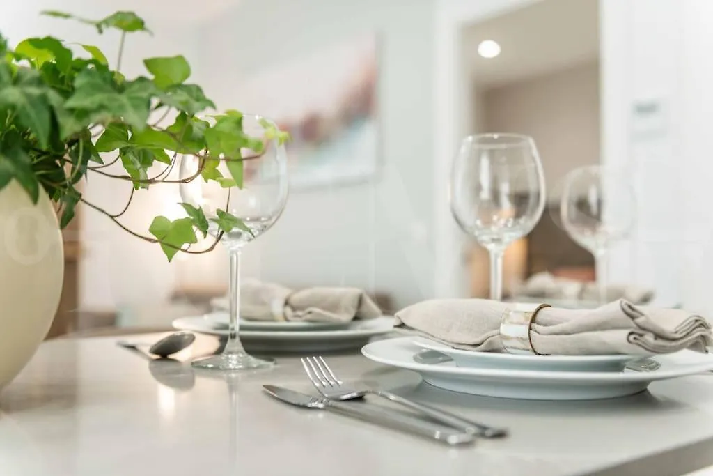Tranquil & Bright Apartment With Parking By Rems Малага Испания