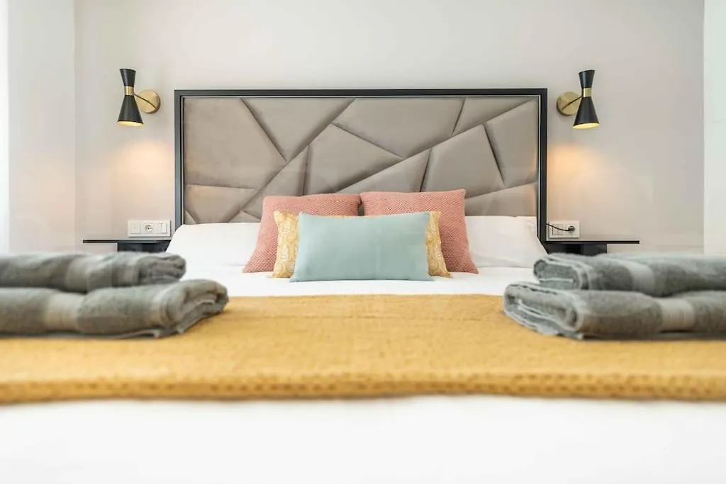 Tranquil & Bright Apartment With Parking By Rems Malaga